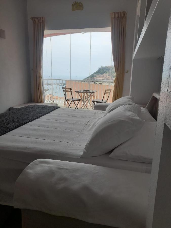 La Finestra Sul Porto Apartment *