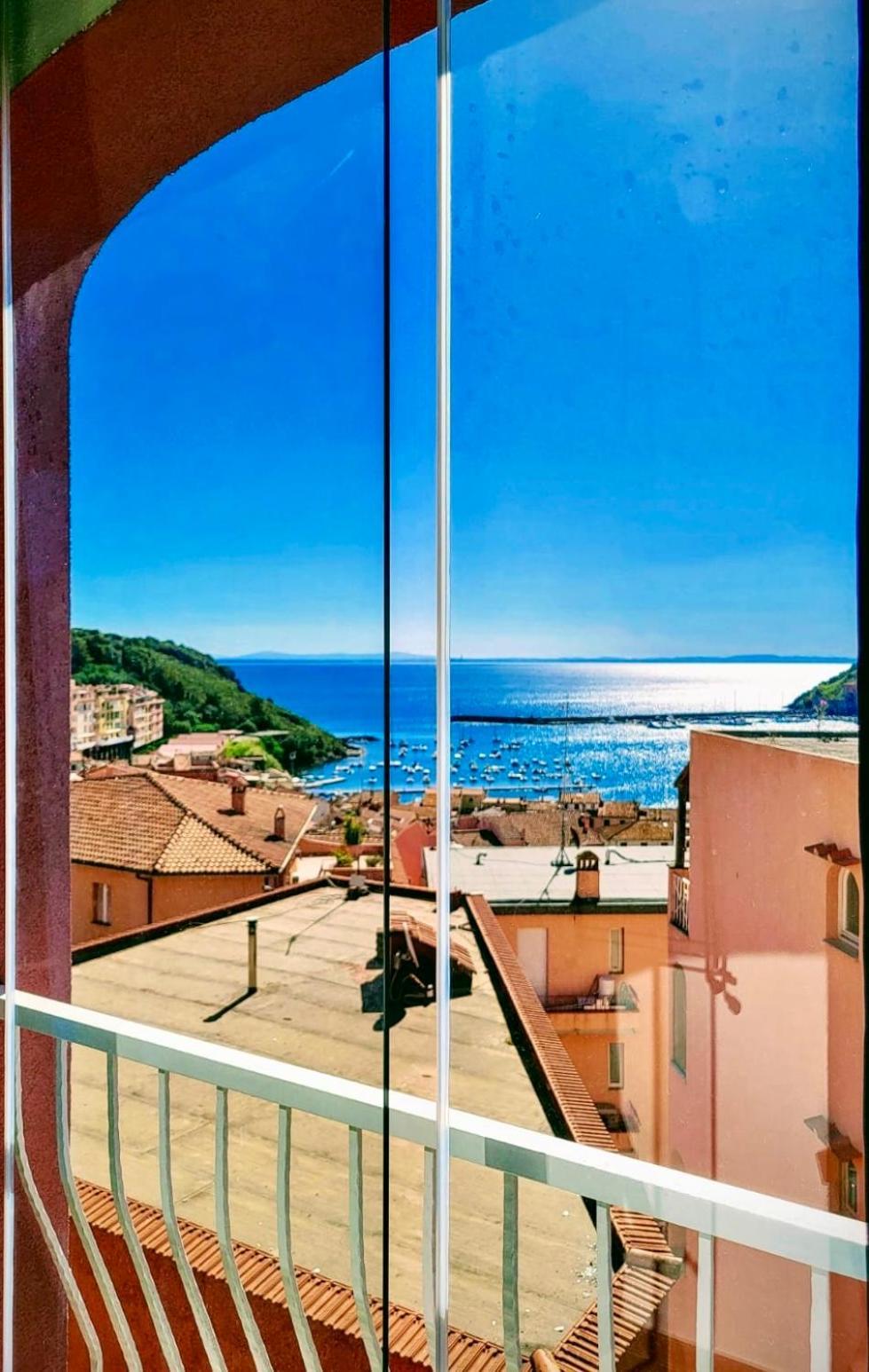 La Finestra Sul Porto Apartment *